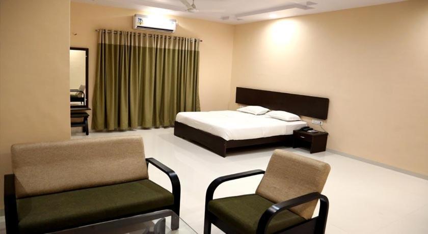 Hotel Varenya Inn Yavatmal Dış mekan fotoğraf