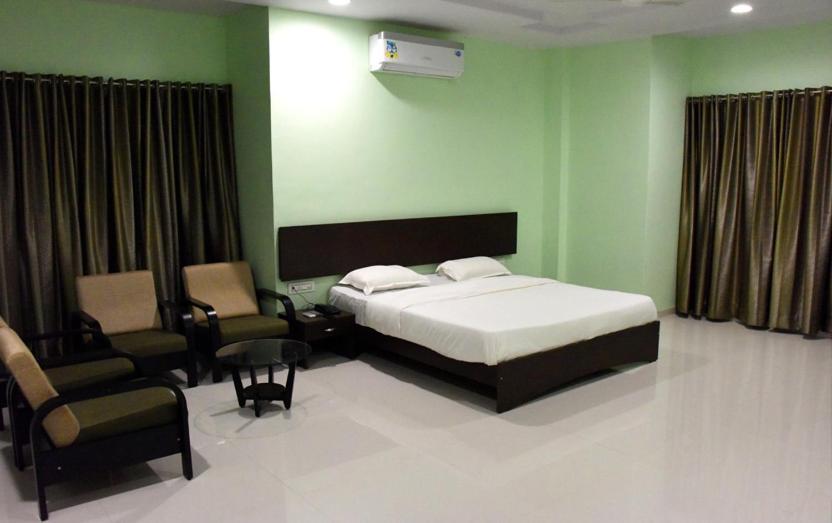 Hotel Varenya Inn Yavatmal Dış mekan fotoğraf